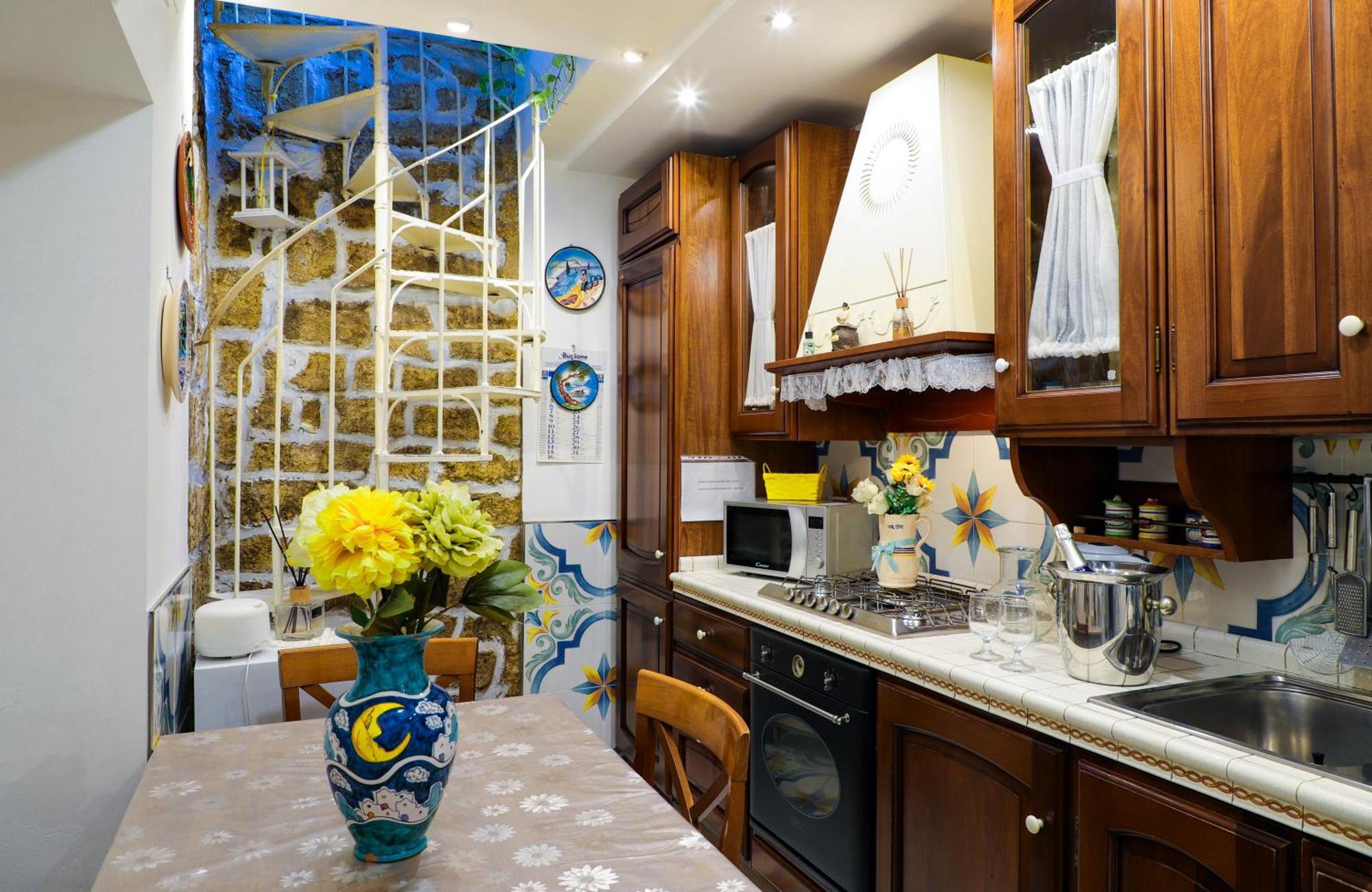 Giallo Napoletano Home Napoli Ngoại thất bức ảnh